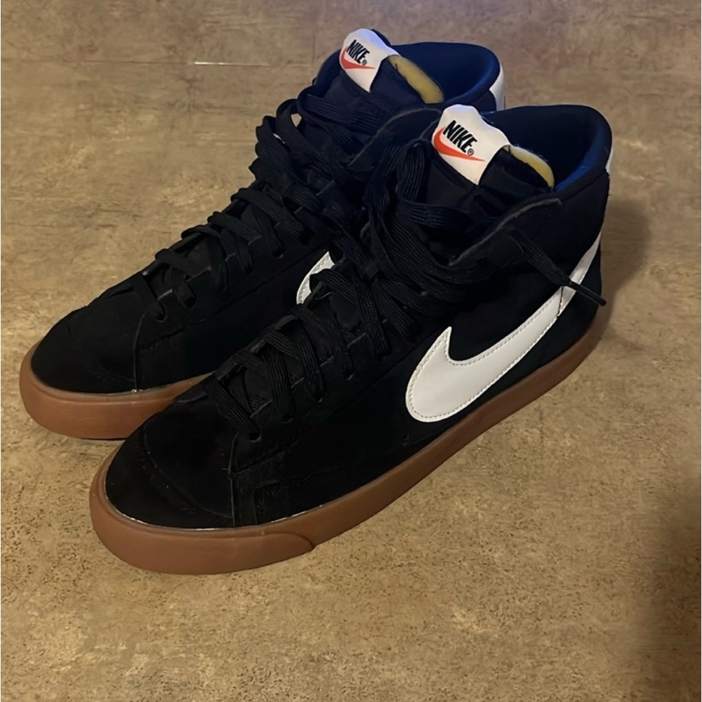 NIKE BLAZER BLACK - GUM SOLE